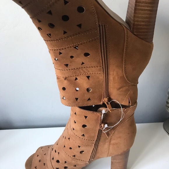 Heels - Picture 7 of 7